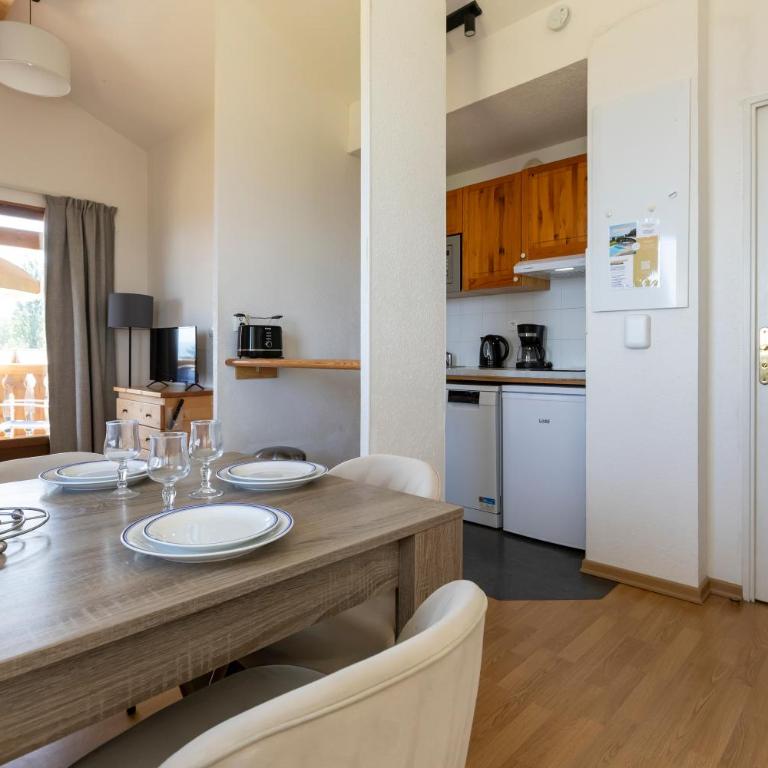 Résidence Odalys Les Chalets d'Evian - One-Bedroom Apartment - Lake Side - 1