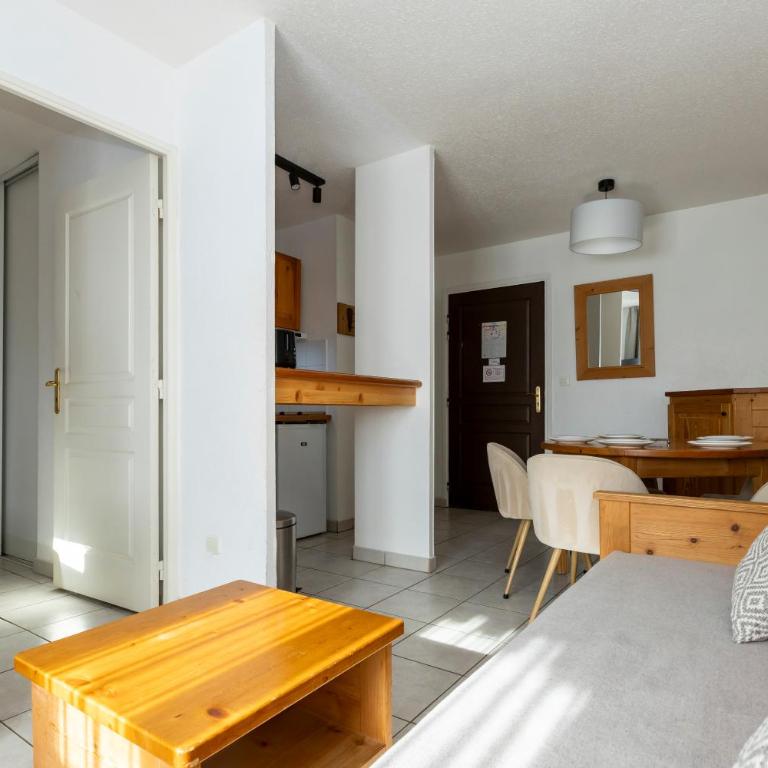 Résidence Odalys Les Chalets d'Evian - 2 Room Apartment - 4/5 People - 2