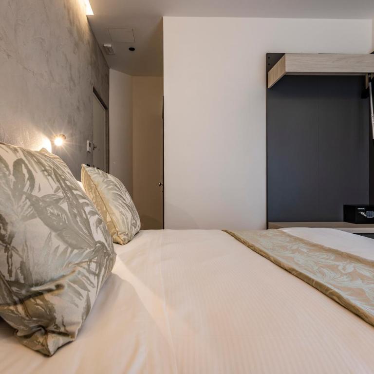 Corso 84 Luxury Suites - Zimmer mit Kingsize-Bett - 4