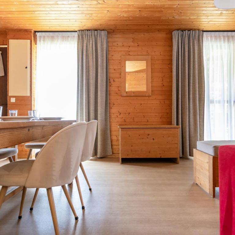 Résidence Odalys Les Chalets d'Evian - 3 Room Apartment - 6 People - 4