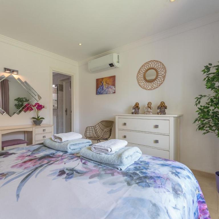 Casa Reus - Apartamento de 2 dormitorios con vistas a la montaña - 3