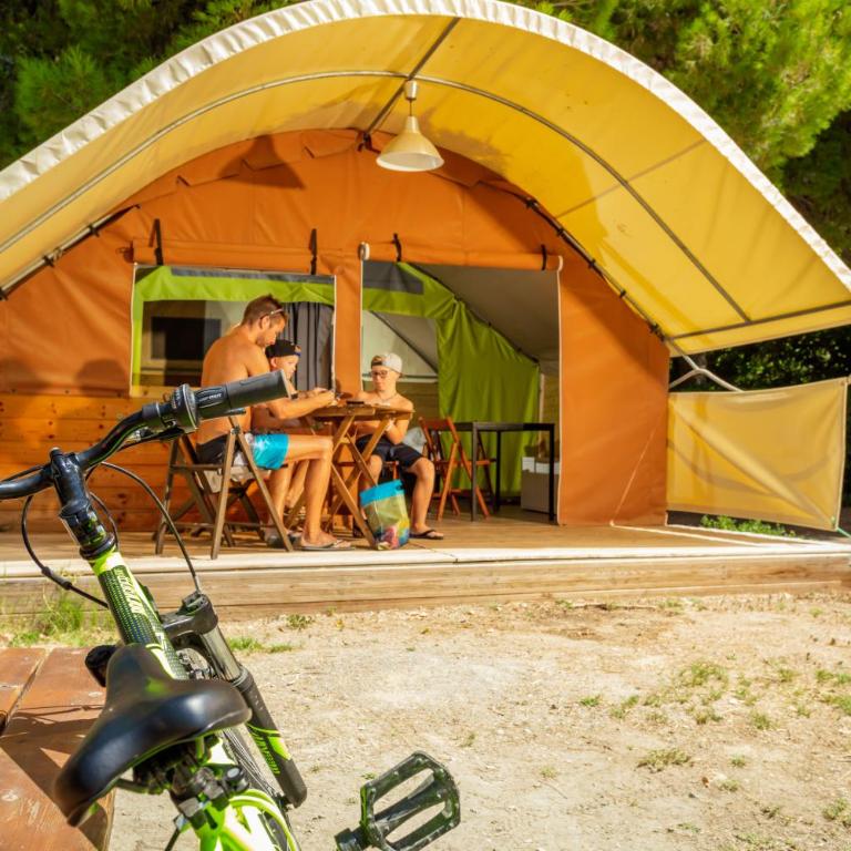Camping Rives des Corbières - Chalet 2 Chambres - 4