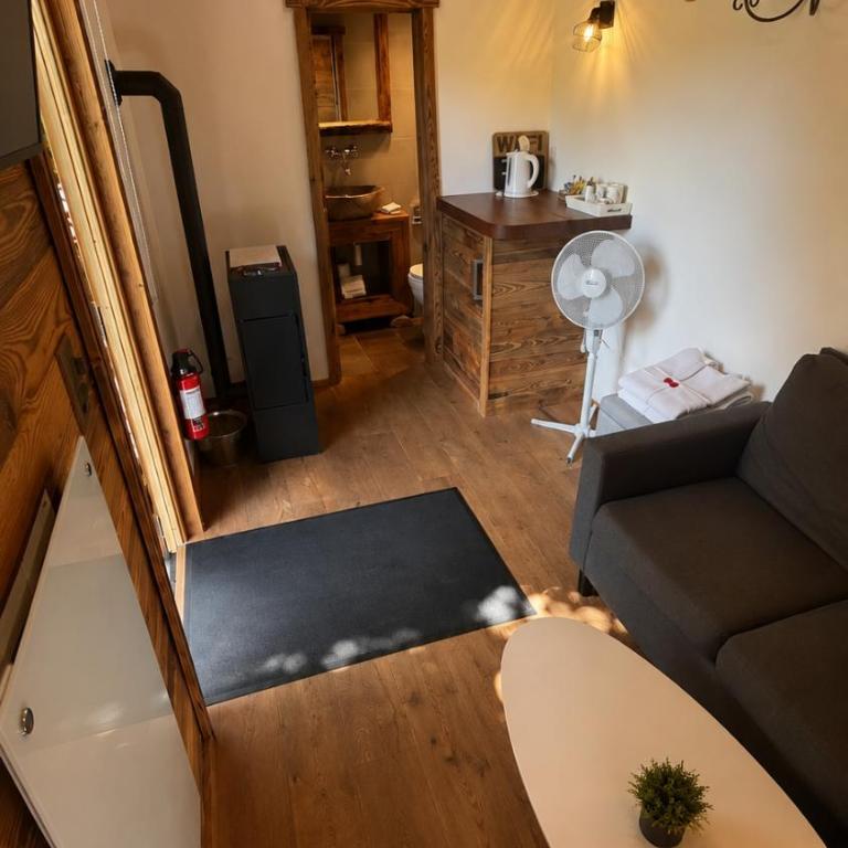 Les chambres et Roulottes des Noisetiers - Caravan - 5