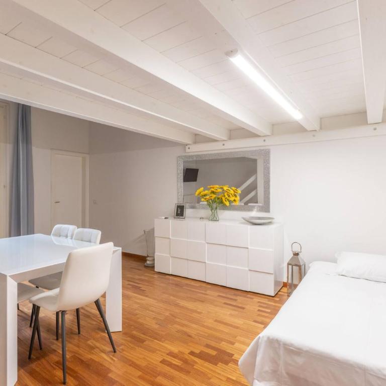 Ubaldini House, Bologna By Short Holidays - Two-Bedroom Apartment - 1
