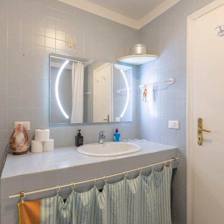 Ubaldini House, Bologna By Short Holidays - Two-Bedroom Apartment - 15