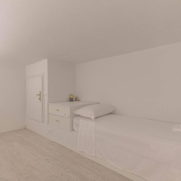 Ubaldini House, Bologna By Short Holidays - Two-Bedroom Apartment - 16