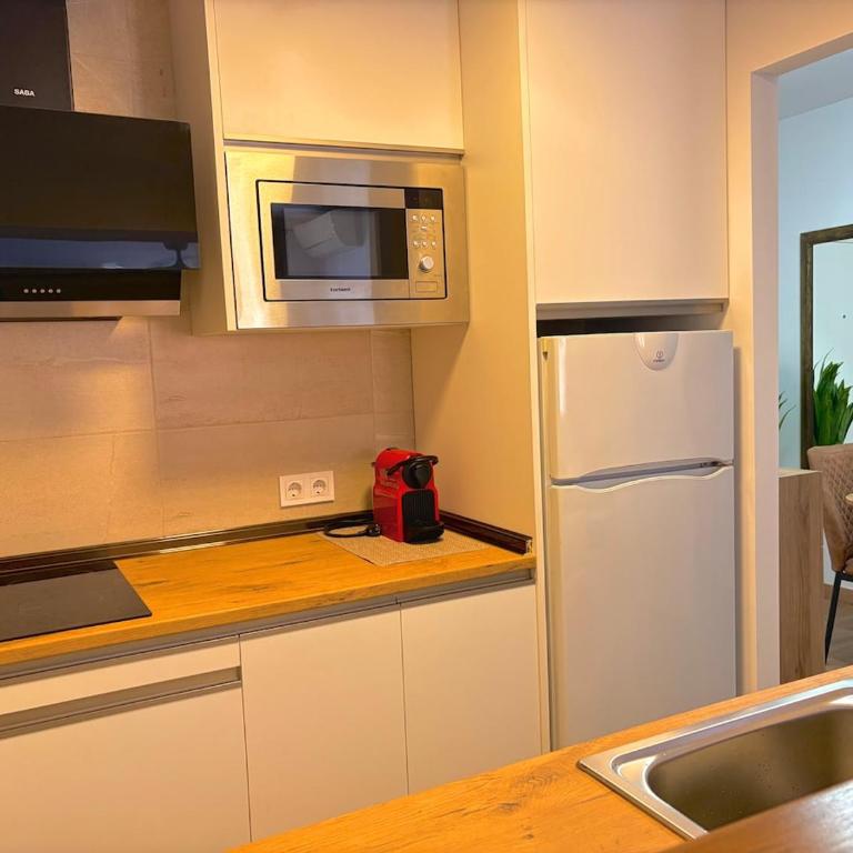 Renovated APT, Beach 1 min, WiFi, AC - Apartment mit 1 Schlafzimmer und Balkon - 16