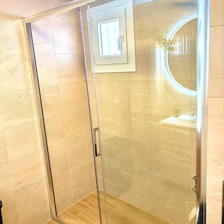 Renovated APT, Beach 1 min, WiFi, AC - Apartment mit 1 Schlafzimmer und Balkon - 6