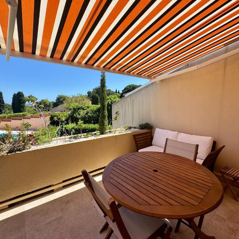 Apartment with sea view and pool at Pramousquier - Appartement 2 Chambres - 1
