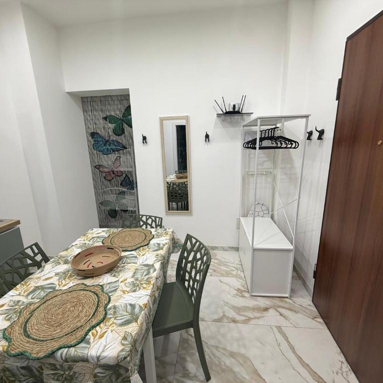 La Casa Verde - Two-Bedroom Apartment - 17