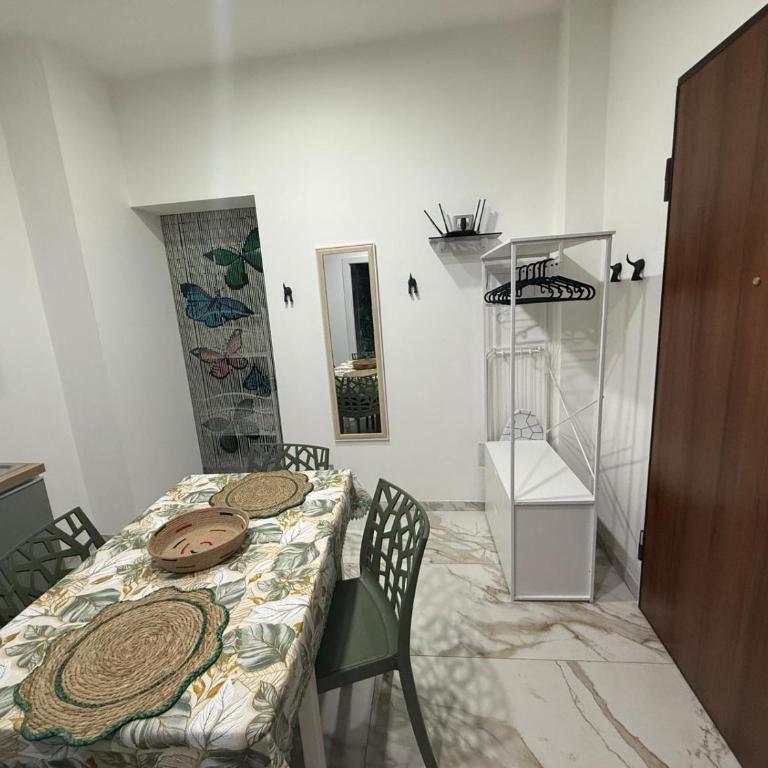 La Casa Verde - Two-Bedroom Apartment - 23