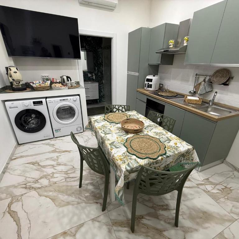 La Casa Verde - Two-Bedroom Apartment - 25