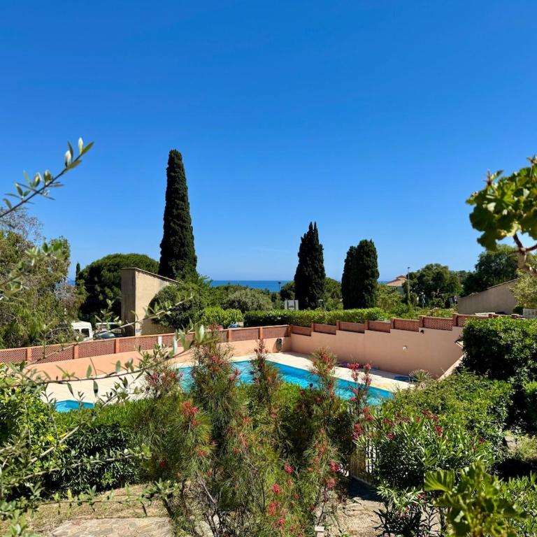 Apartment with sea view and pool at Pramousquier - Appartement 2 Chambres - 2