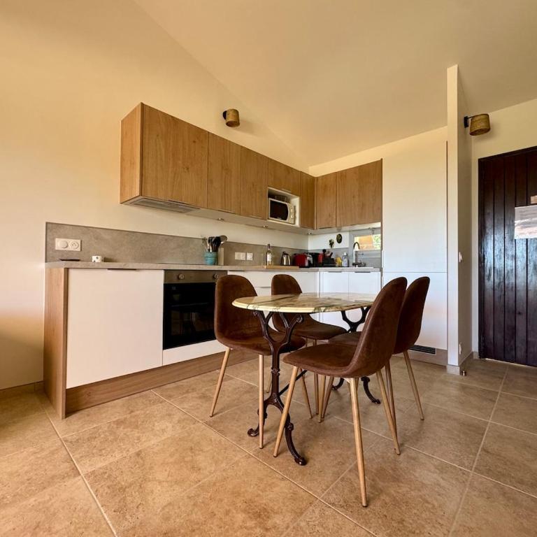 Apartment with sea view and pool at Pramousquier - Appartement 2 Chambres - 8
