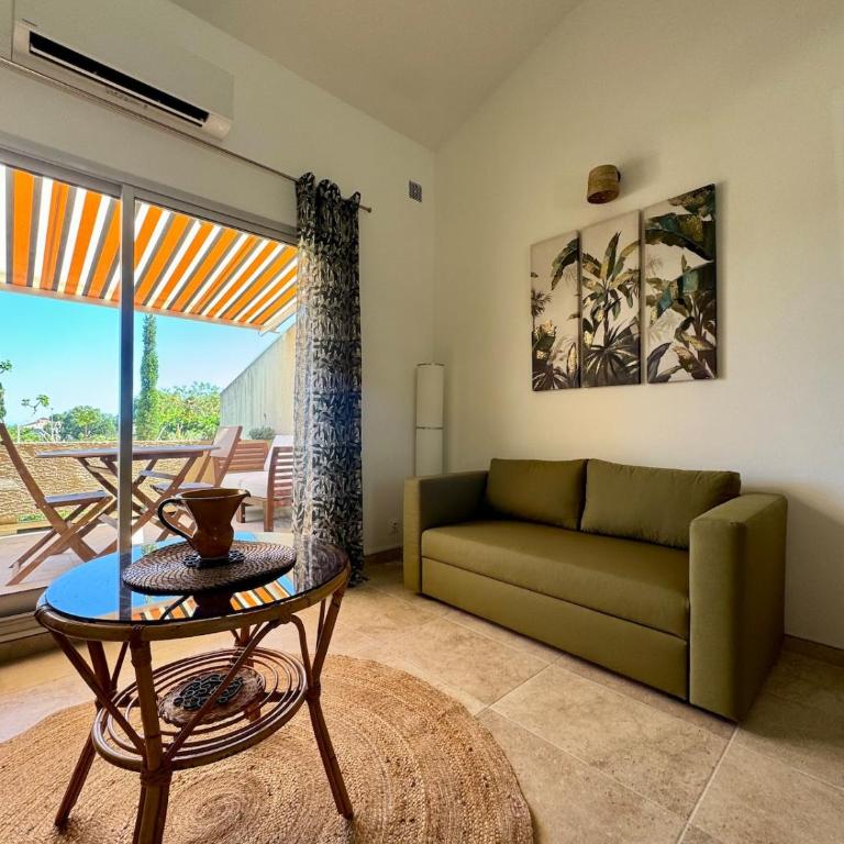 Apartment with sea view and pool at Pramousquier - Appartement 2 Chambres - 9