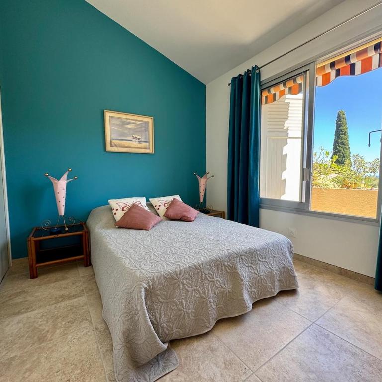 Apartment with sea view and pool at Pramousquier - Appartement 2 Chambres - 12