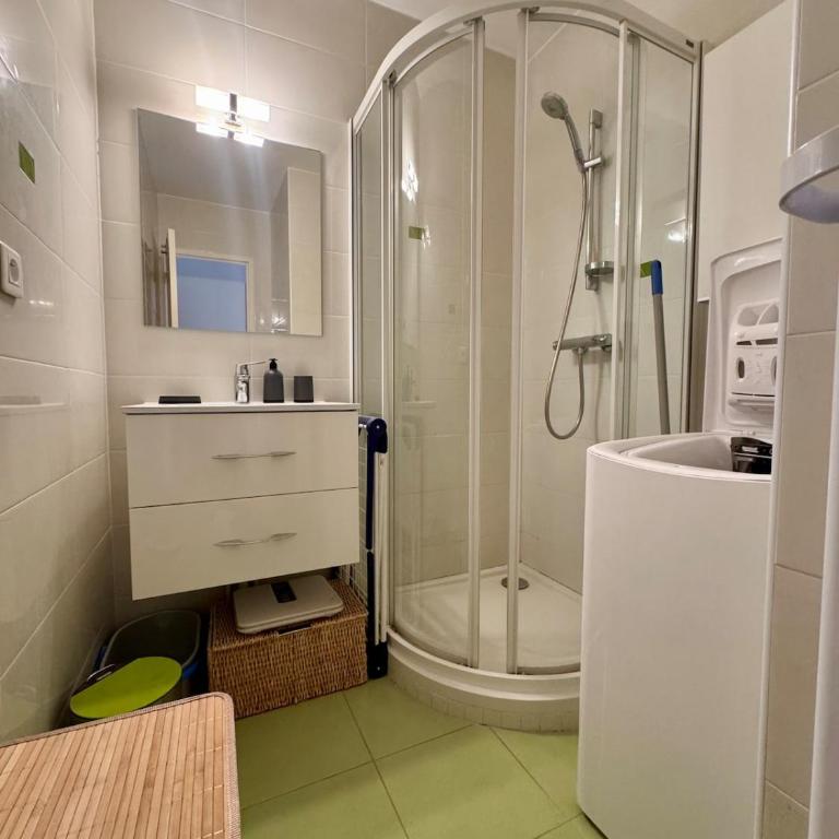 Apartment with sea view and pool at Pramousquier - Appartement 2 Chambres - 19