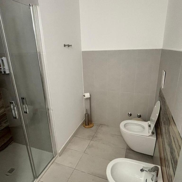 Yllen Rooms - Camera Matrimoniale con Bagno Privato - 9