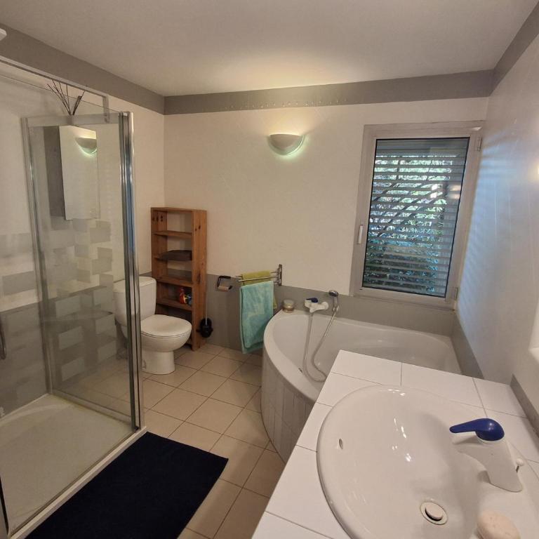 Villa La Vallière - Chambre Lit King-Size - Vue sur Piscine - 3