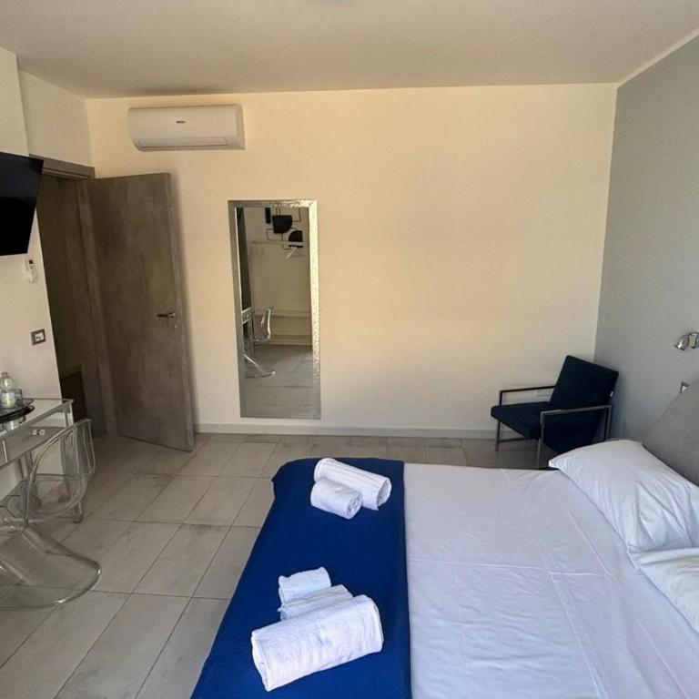 Yllen Rooms - Camera Matrimoniale con Bagno Privato - 6