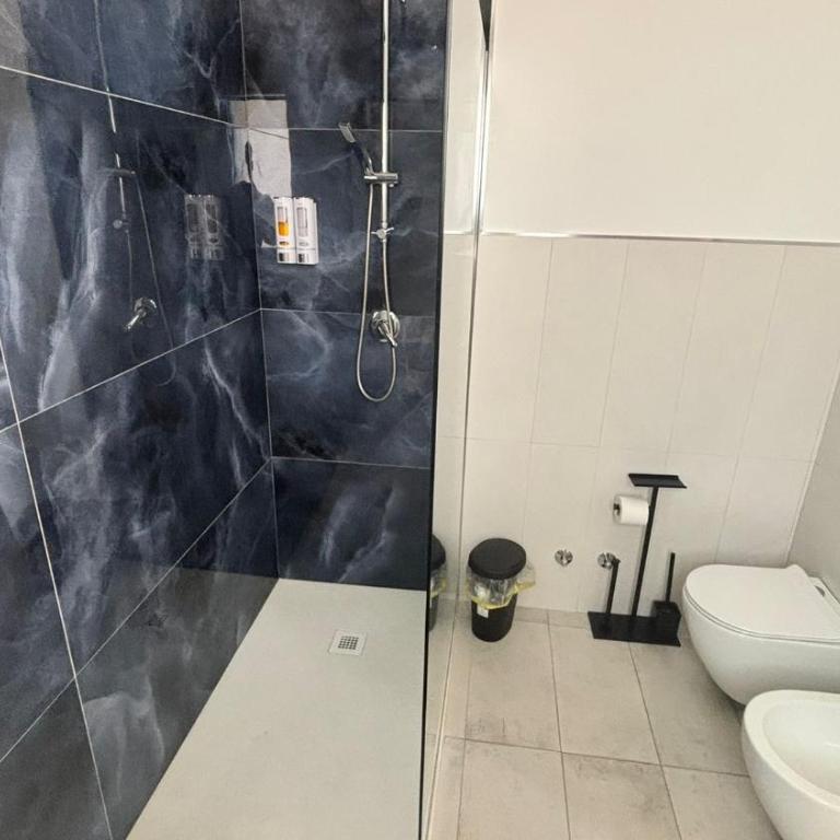 Yllen Rooms - Camera Matrimoniale con Bagno Privato - 8