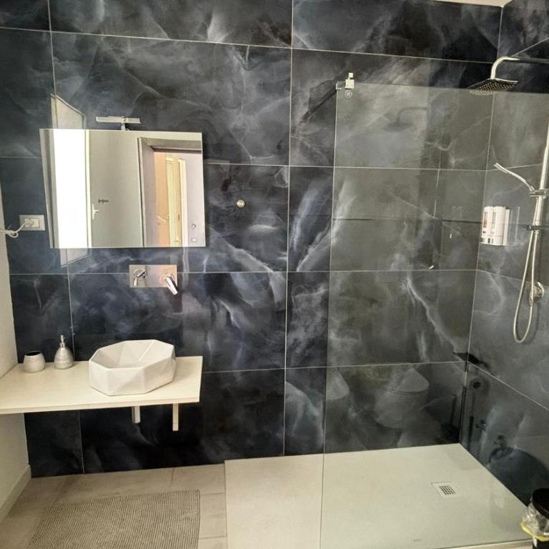 Yllen Rooms - Camera Matrimoniale con Bagno Privato - 9