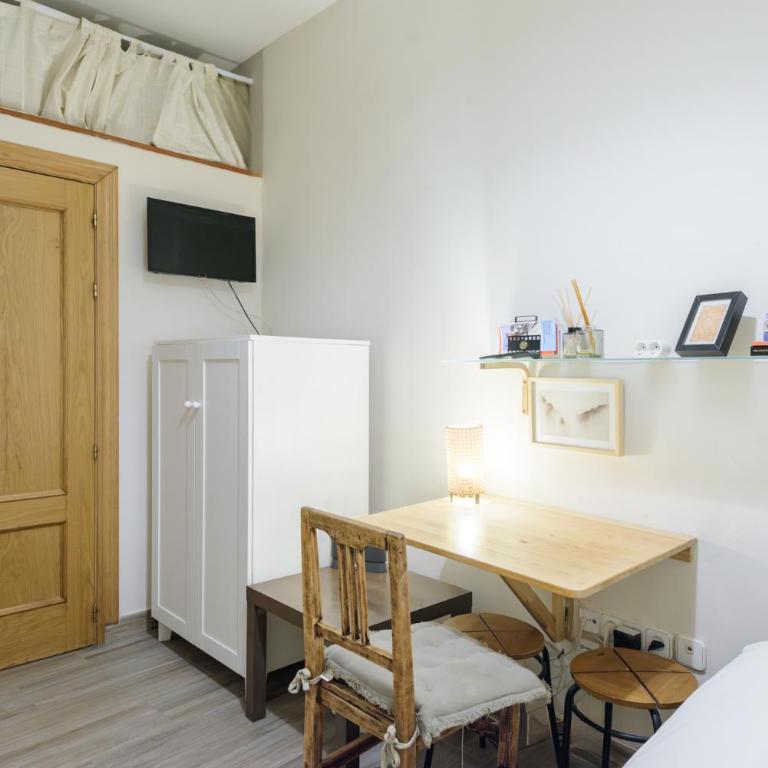 Estudio de 20m2 - Pº del Prado a 200m - Apartamento de 1 dormitorio - 20