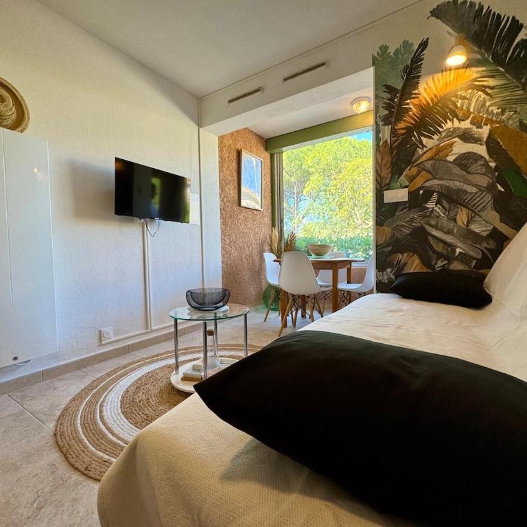 Loft en bord de mer aux salins à Hyères - Two-Bedroom Apartment - 4