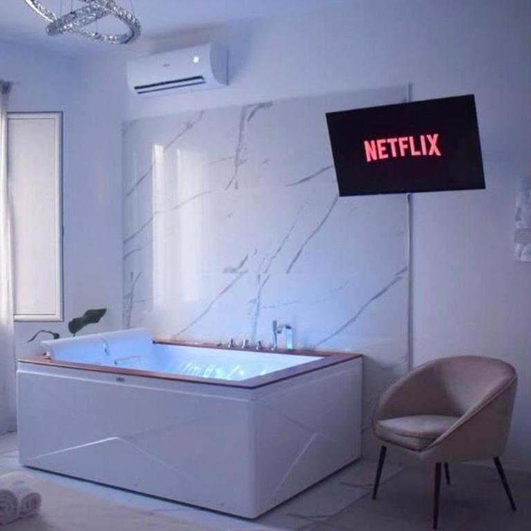 Yllen Rooms - Suite Deluxe con Vasca Idromassaggio - 2
