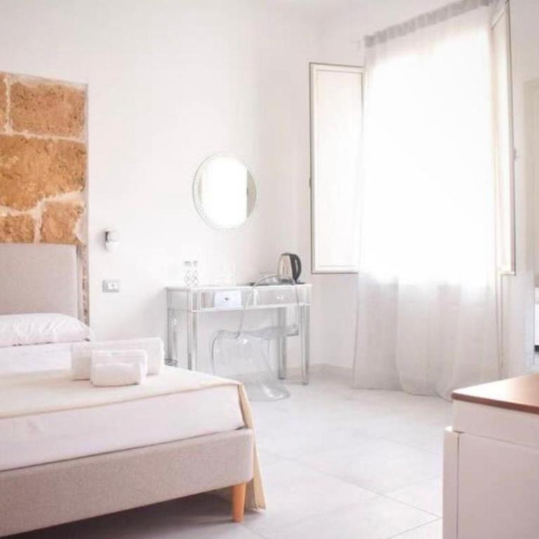 Yllen Rooms - Suite Deluxe con Vasca Idromassaggio - 13