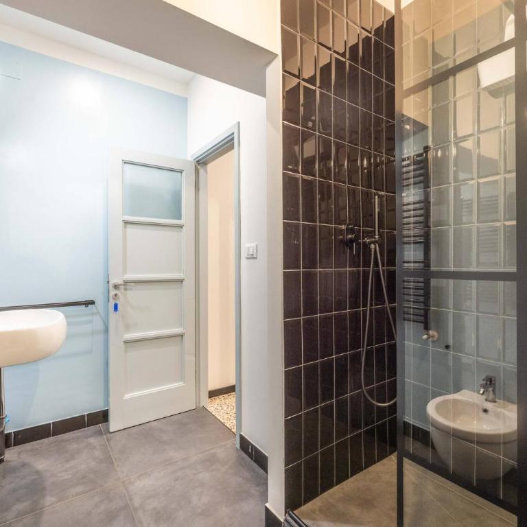 Le stanze in Fiera, Bologna by Short Holidays - Camera Matrimoniale con Bagno Privato - 5