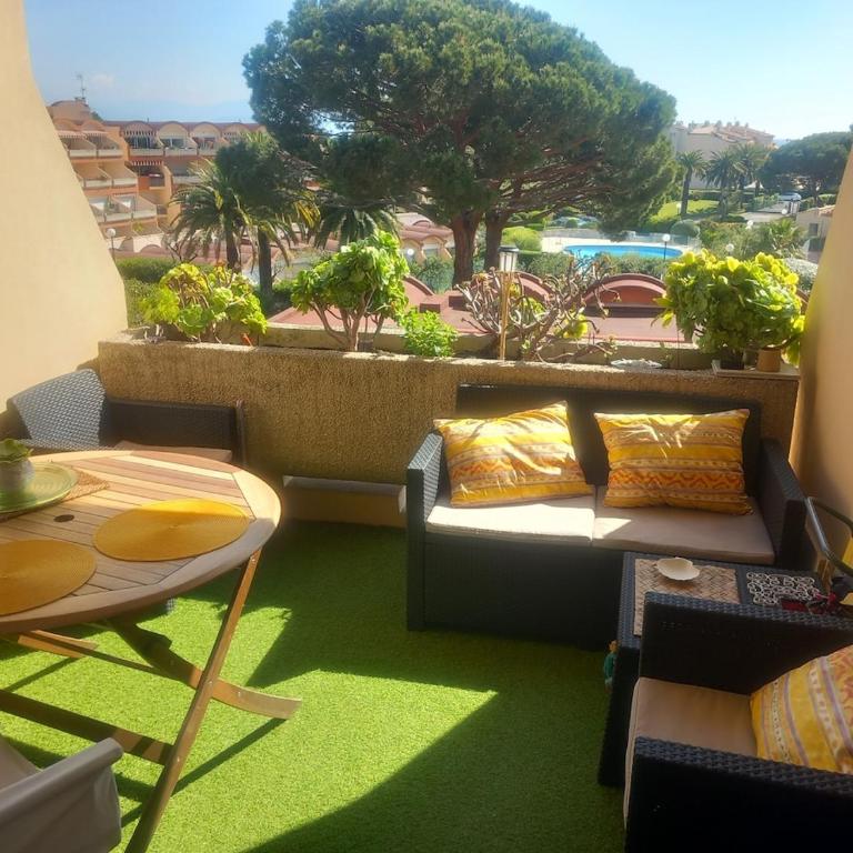 AntibesT2 2 pers sea pool terrac park 14 night min - Appartamento con 1 Camera da Letto - 1