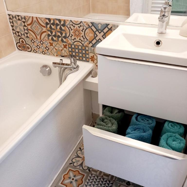 AntibesT2 2 pers sea pool terrac park 14 night min - Appartamento con 1 Camera da Letto - 11