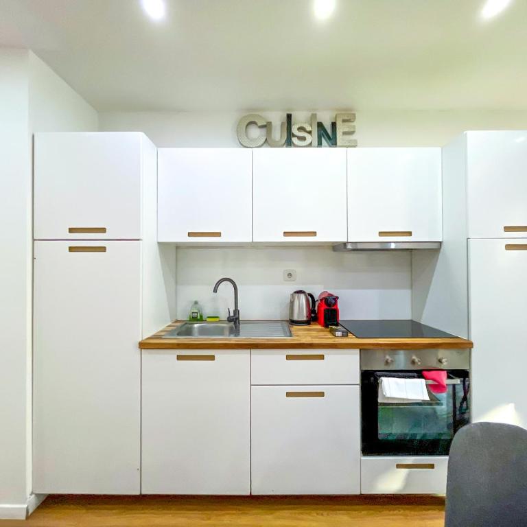 UrbanFlat 17 - Modern & Large 3-Bedroom Flat in Paris - Apartment - 6