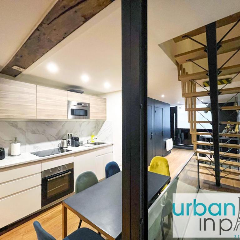 UrbanFlat 31 - Rare Loft Triplex pour 10 a Paris - Appartement - 18