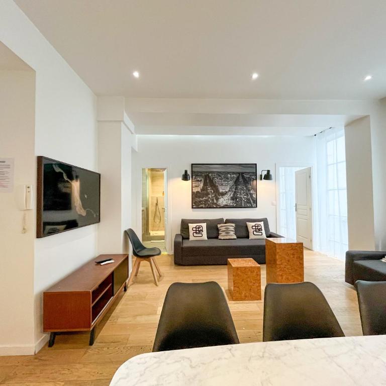 UrbanFlat 69 - Authentic & Elegant Central Paris Home - Apartment - 1