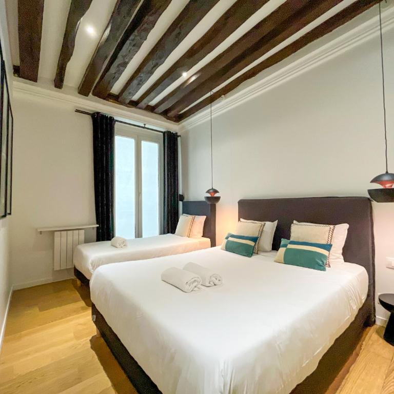 UrbanFlat 69 - Authentic & Elegant Central Paris Home - Apartment - 3