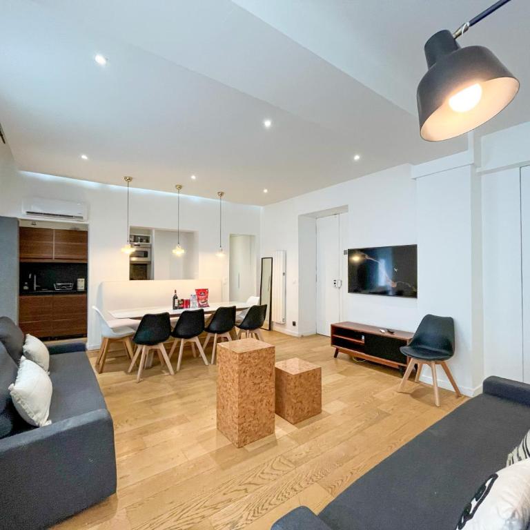 UrbanFlat 69 - Authentic & Elegant Central Paris Home - Apartment - 8