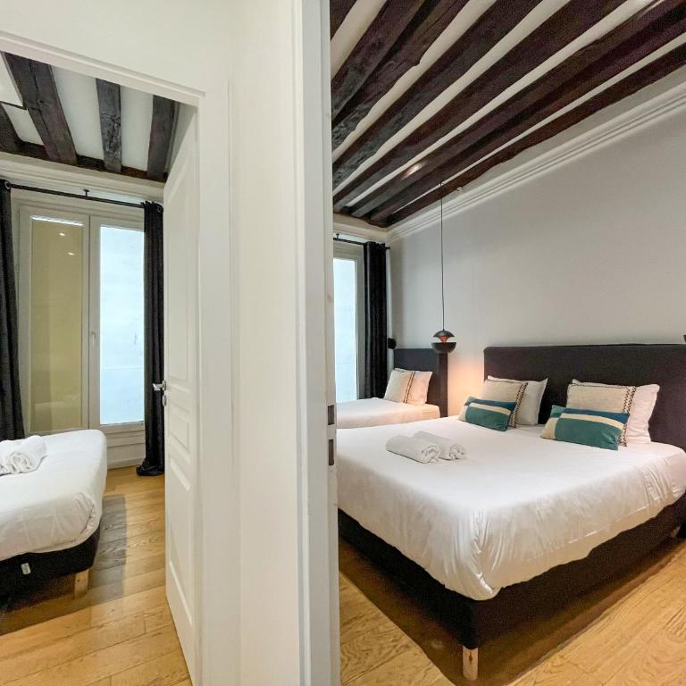 UrbanFlat 69 - Authentic & Elegant Central Paris Home - Apartment - 11