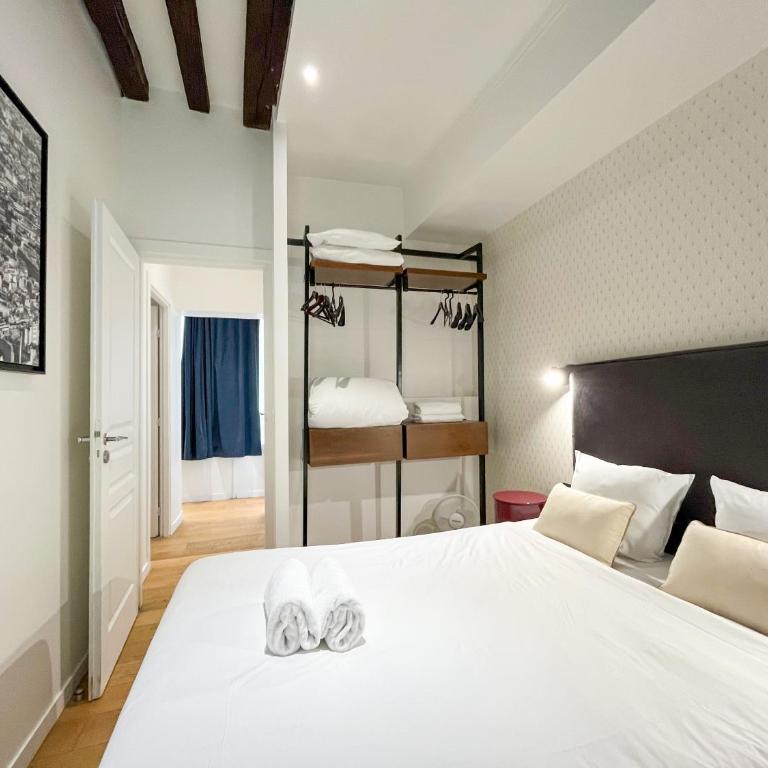 UrbanFlat 69 - Authentic & Elegant Central Paris Home - Apartment - 16