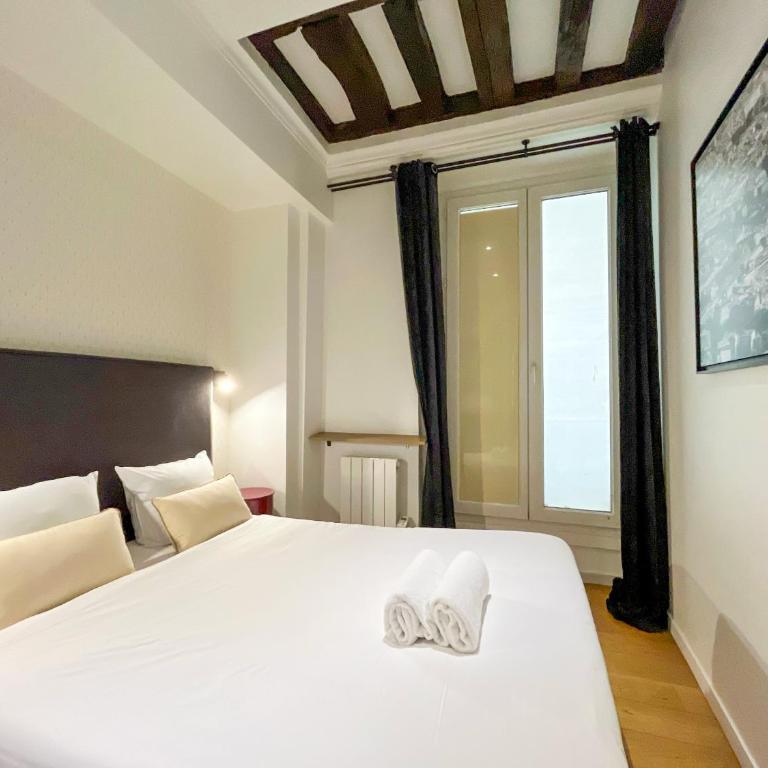 UrbanFlat 69 - Authentic & Elegant Central Paris Home - Apartment - 18