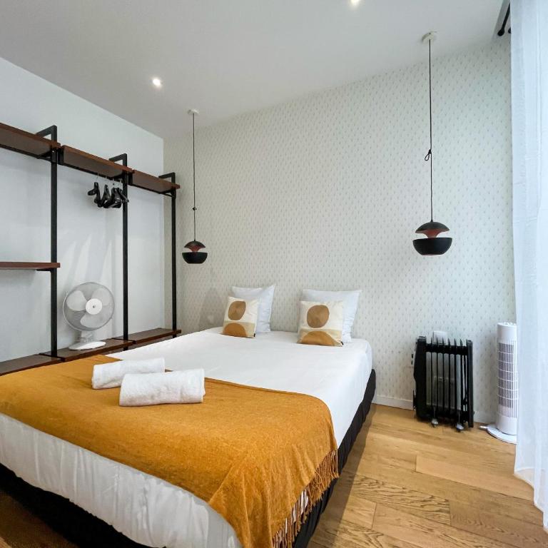UrbanFlat 69 - Authentic & Elegant Central Paris Home - Apartment - 20