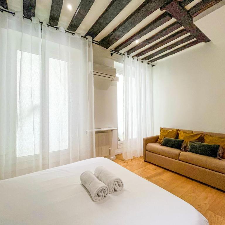 UrbanFlat 69 - Authentic & Elegant Central Paris Home - Apartment - 22
