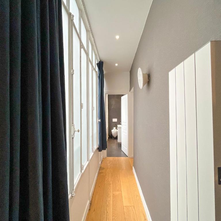 UrbanFlat 69 - Authentic & Elegant Central Paris Home - Apartment - 25