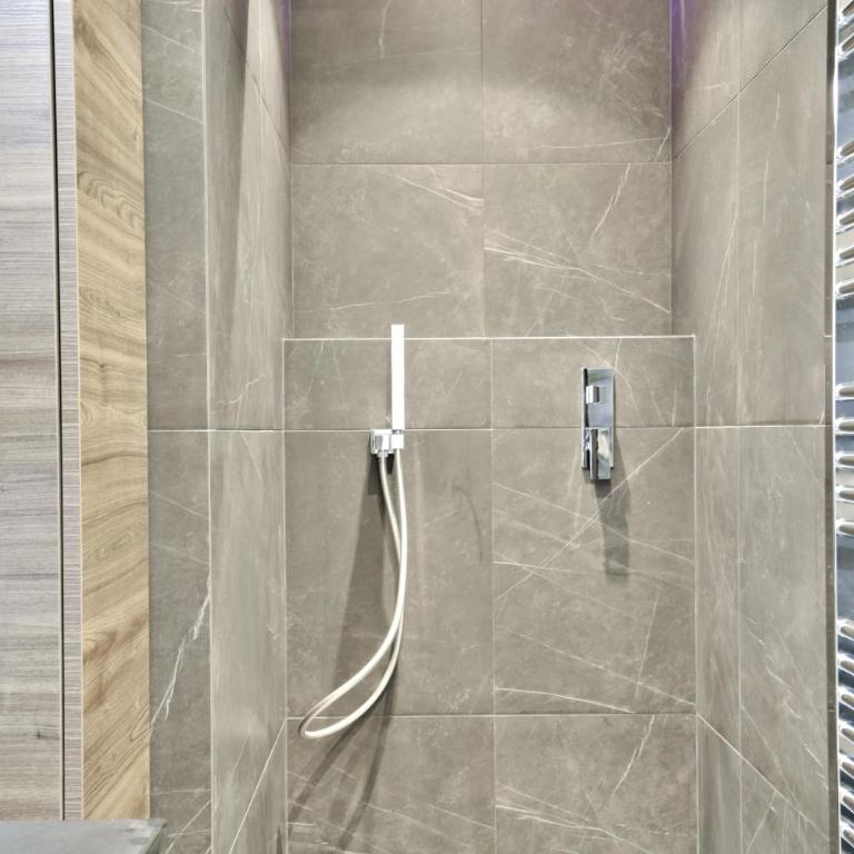 UrbanFlat 69 - Authentic & Elegant Central Paris Home - Apartment - 26