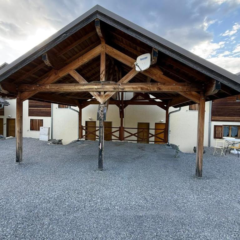Chalet cosy à Risoul village Terrasse & vue vallée - Chalet - 28