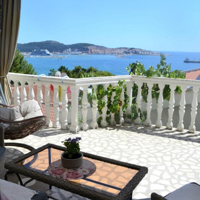 Holiday house Ogi - Two-Bedroom Apartment with Sea View - 1