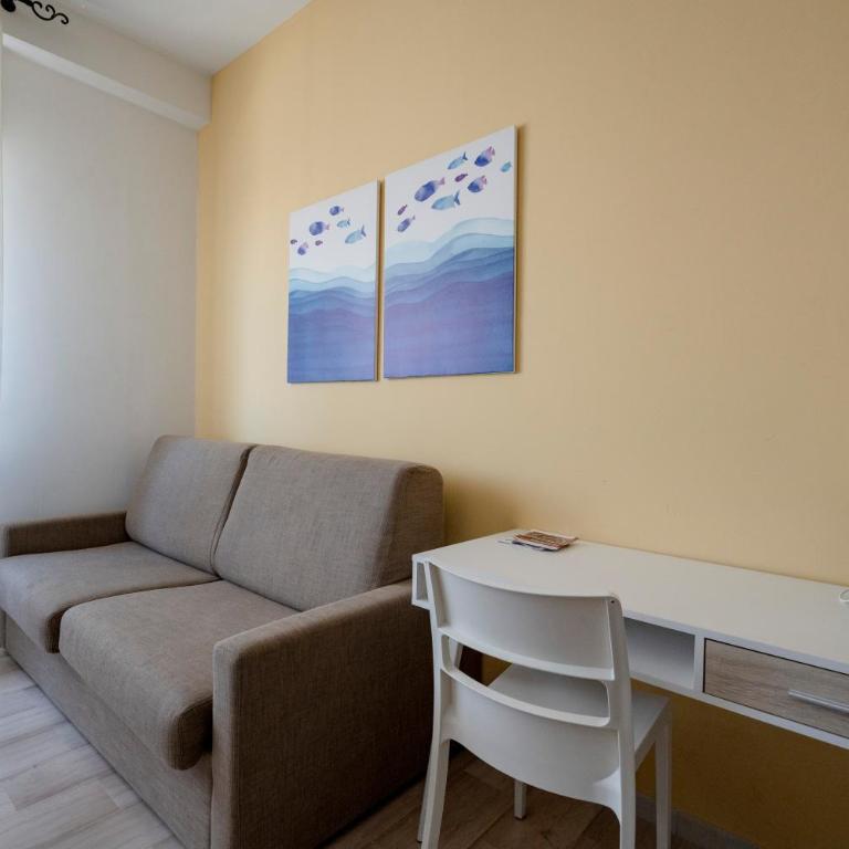 Mediterranea Apartment - Train&Bas Station 1MinWalk - Apartment - 18