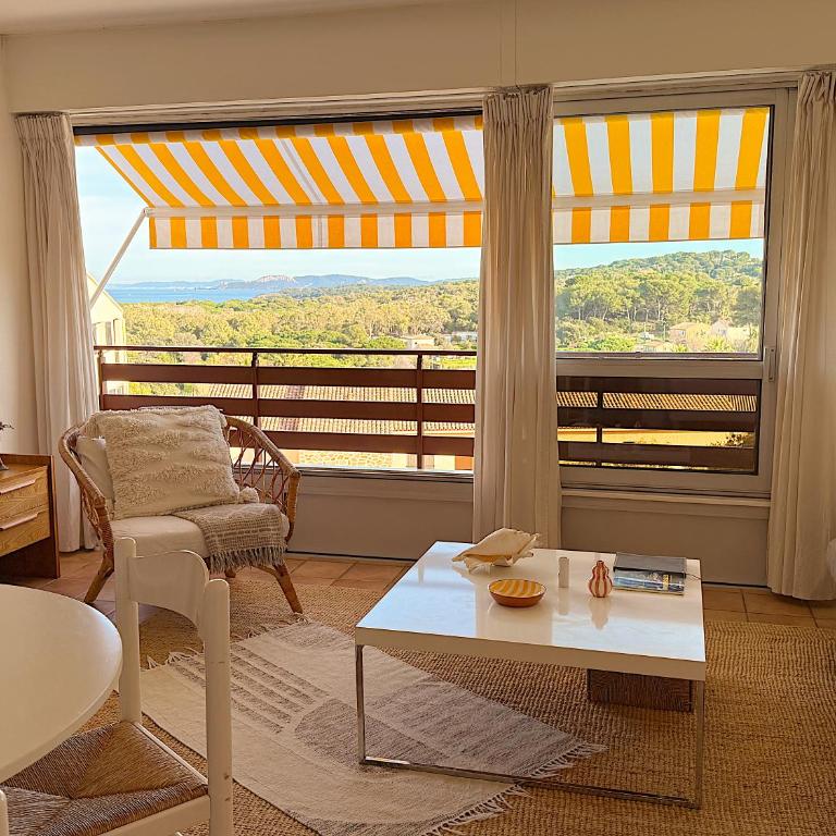 Appt cosy vue mer panoramique à Giens - Plages à pieds - Two-Bedroom Apartment - 1