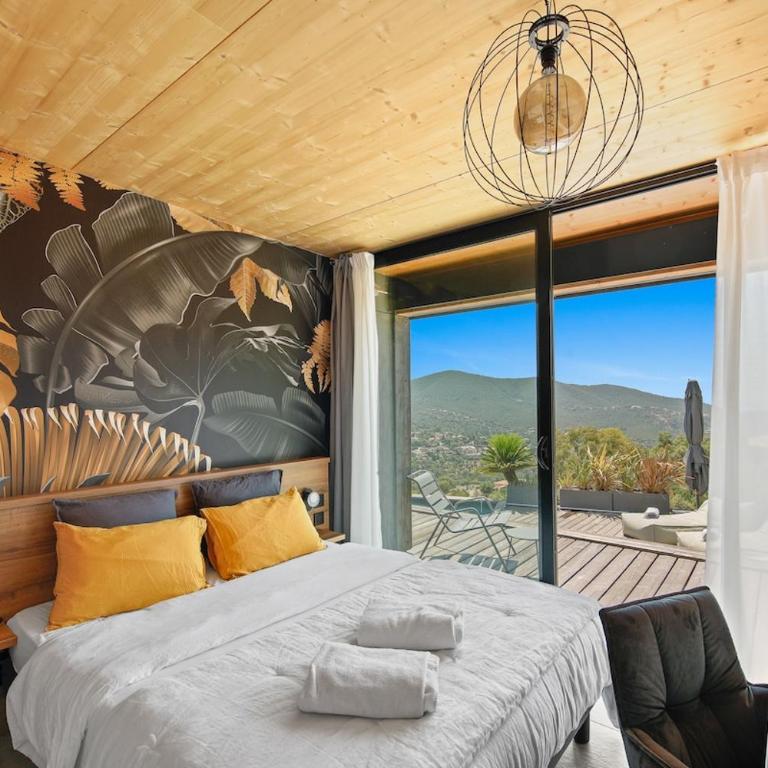 Exceptional sea-view house, Domaine de Valcros - Villa - 30